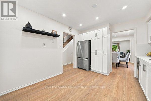 391 Assiniboine Trail, Mississauga, Ontario  L5R 2E6 - Photo 16 - W13724232