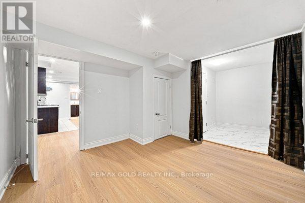 391 Assiniboine Trail, Mississauga, Ontario  L5R 2E6 - Photo 39 - W13724232