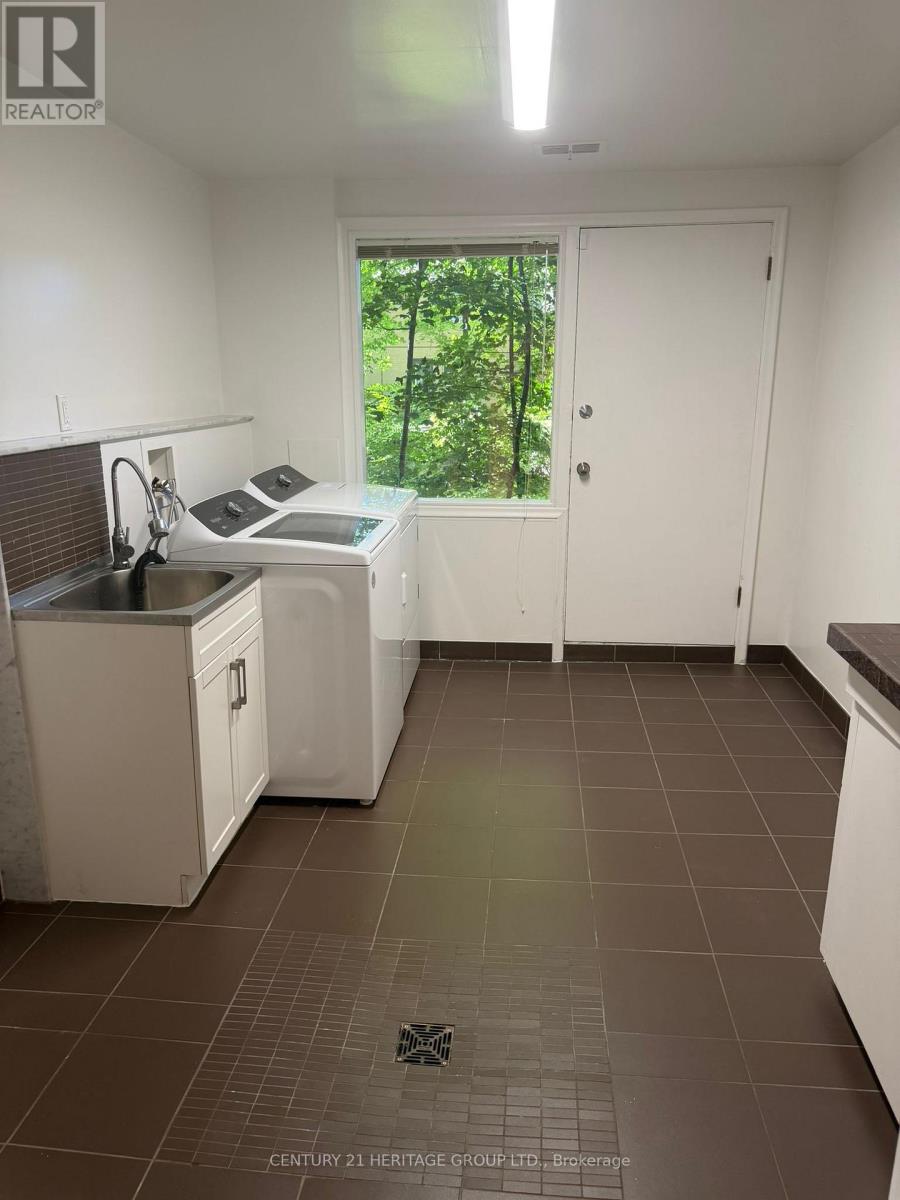 Bsmt - 17 Hi Mount Drive, Toronto, Ontario  M2K 1X3 - Photo 16 - C13724386