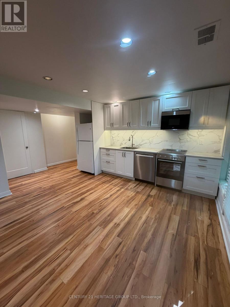Bsmt - 17 Hi Mount Drive, Toronto, Ontario  M2K 1X3 - Photo 4 - C13724386