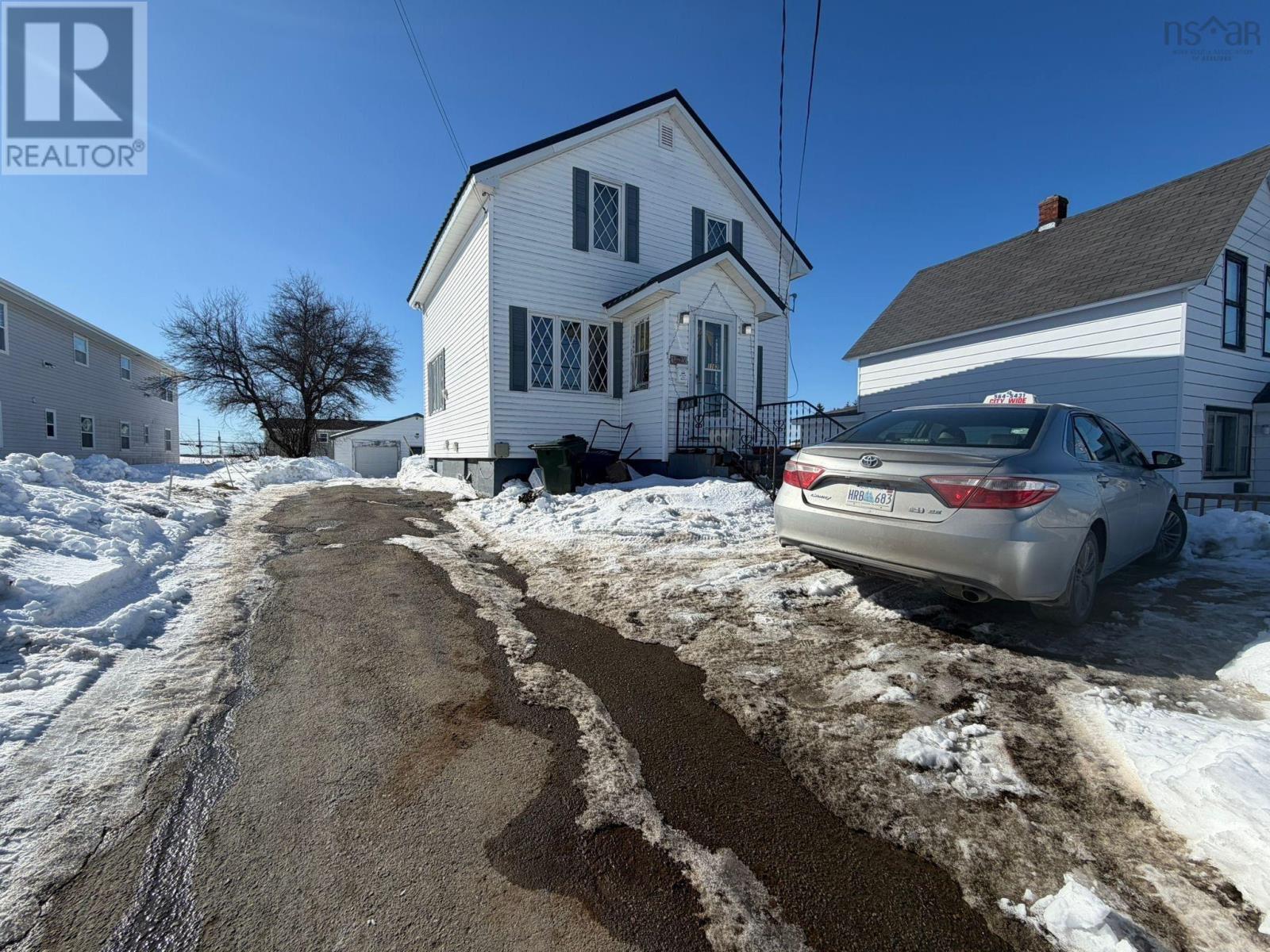 1162 George Street, Sydney, Nova Scotia  B1P 1N2 - Photo 2 - 202602973