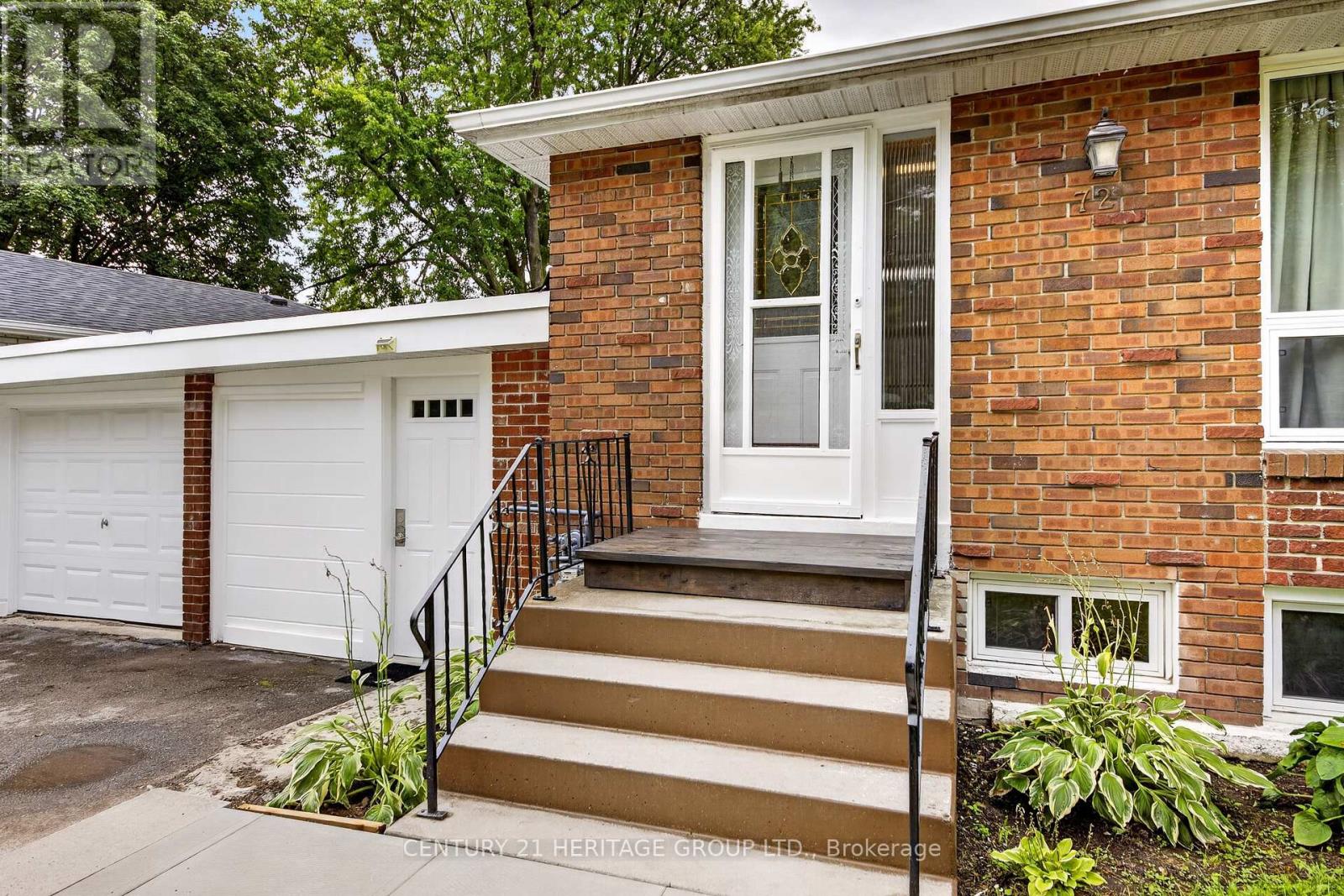 72 Kulpin Avenue, Bradford West Gwillimbury, Ontario  L3Z 1T7 - Photo 2 - N13724804