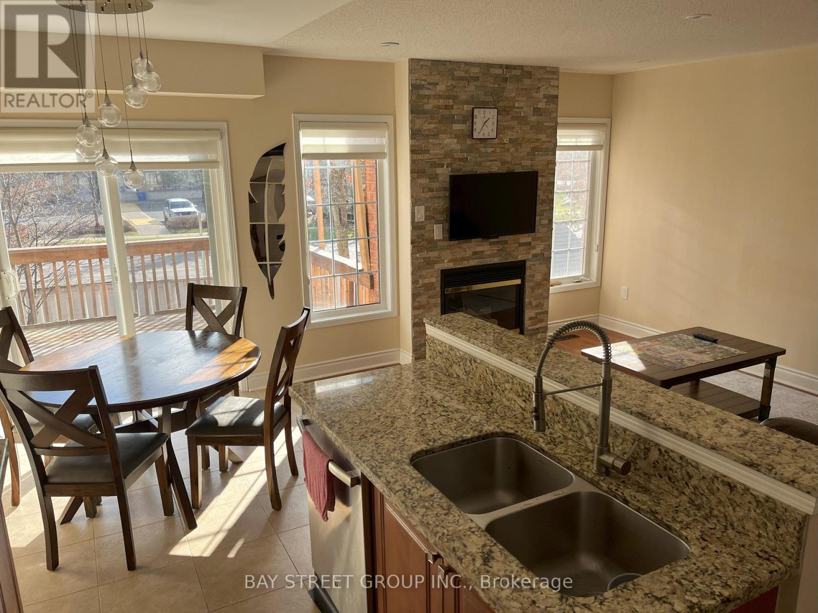Master Bedroom - 49 Walkview Crescent, Richmond Hill, Ontario  L4E 4H5 - Photo 2 - N13724828