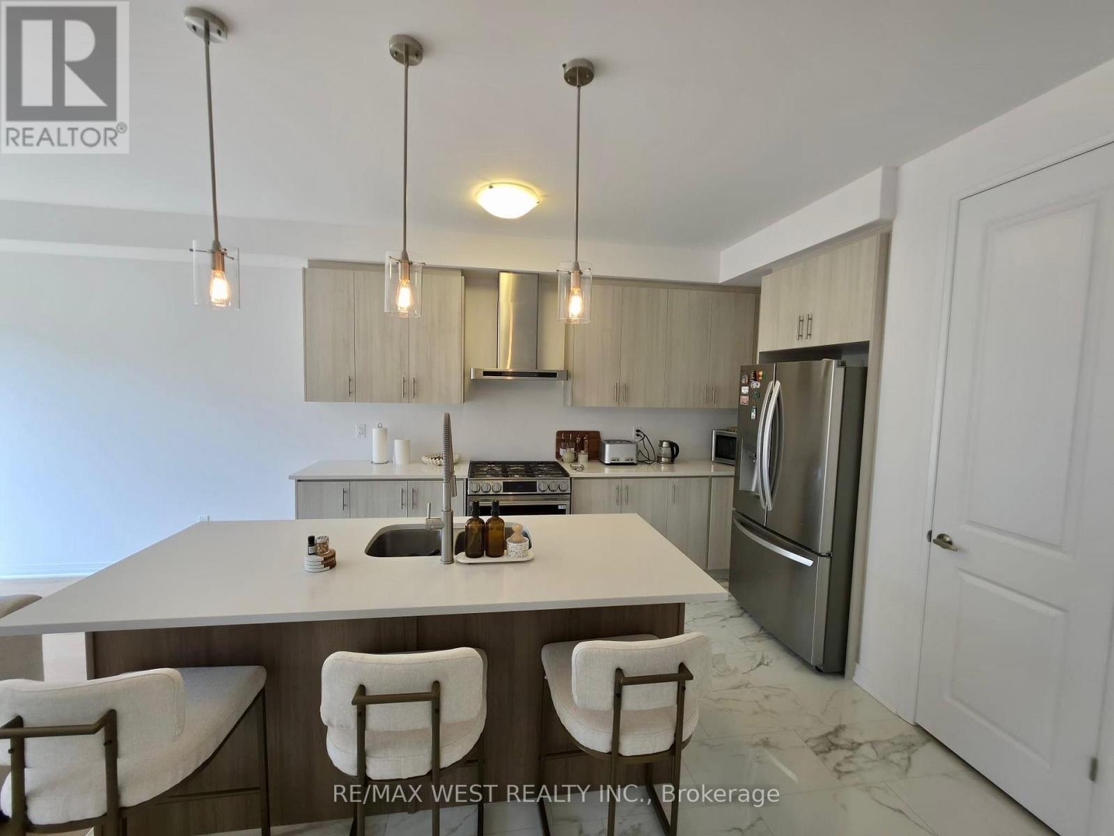 889 Douro Street, Stratford, Ontario  N5A 0M3 - Photo 4 - X13722094