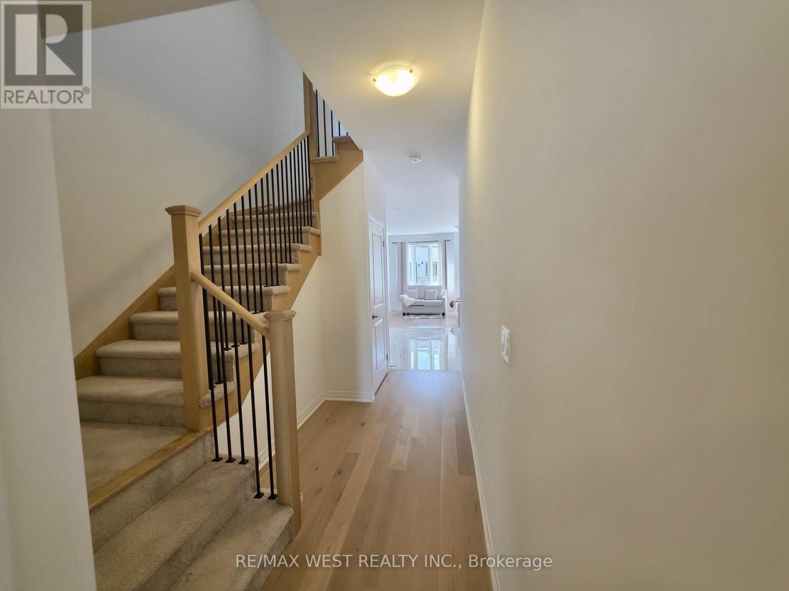 889 Douro Street, Stratford, Ontario  N5A 0M3 - Photo 2 - X13722094