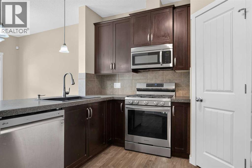 445 Copperpond Landing Se, Calgary, Alberta  T2Z 1G6 - Photo 10 - A2336594