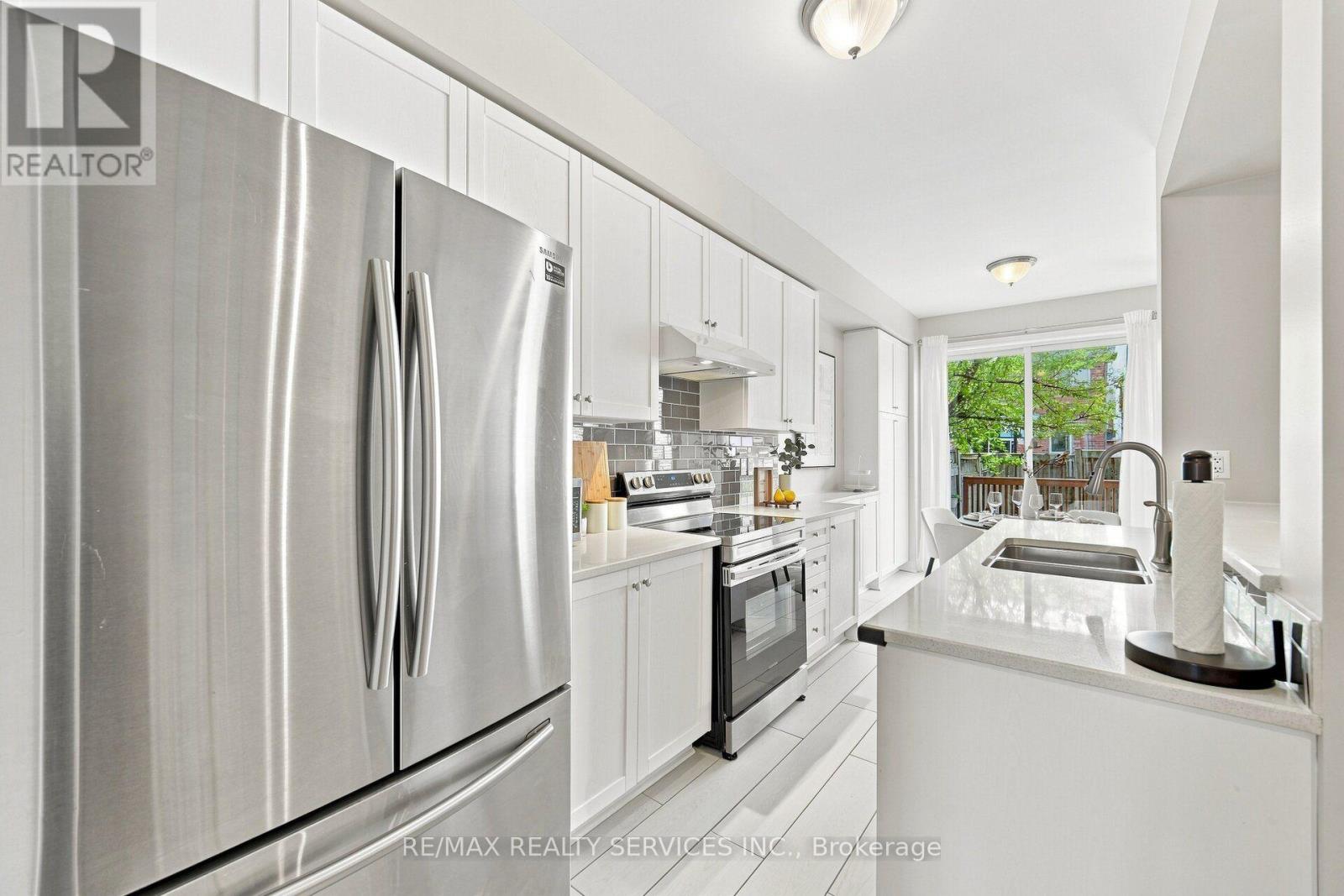 20 Cedarcrest Street, Caledon, Ontario  L7C 3P9 - Photo 6 - W13724746