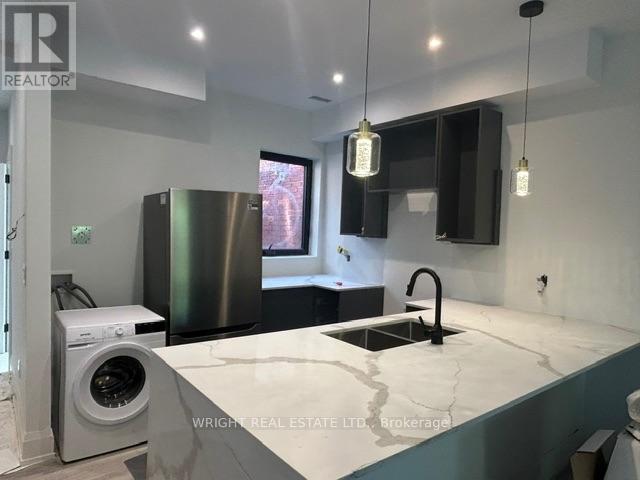 71 Oxford Street, Toronto, Ontario M5T 1P2 - Photo 3 - C13724898