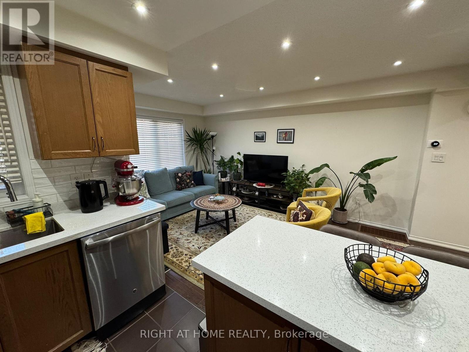 23 Linnell Street, Ajax, Ontario  L1Z 0K9 - Photo 10 - E13724866