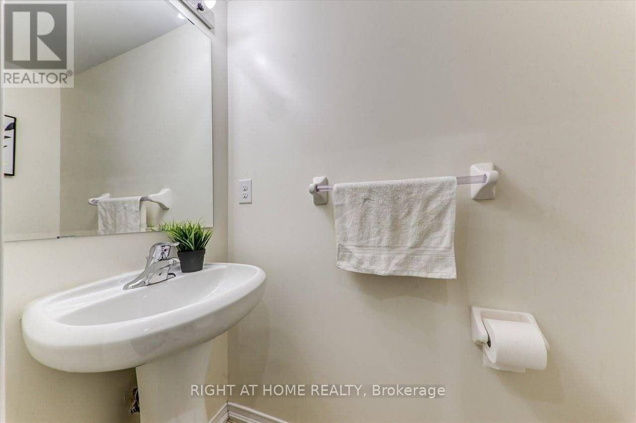 23 Linnell Street, Ajax, Ontario  L1Z 0K9 - Photo 4 - E13724866