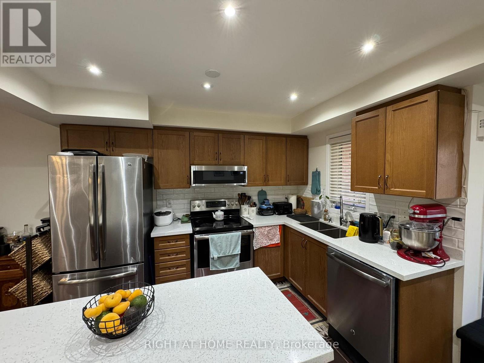 23 Linnell Street, Ajax, Ontario  L1Z 0K9 - Photo 7 - E13724866
