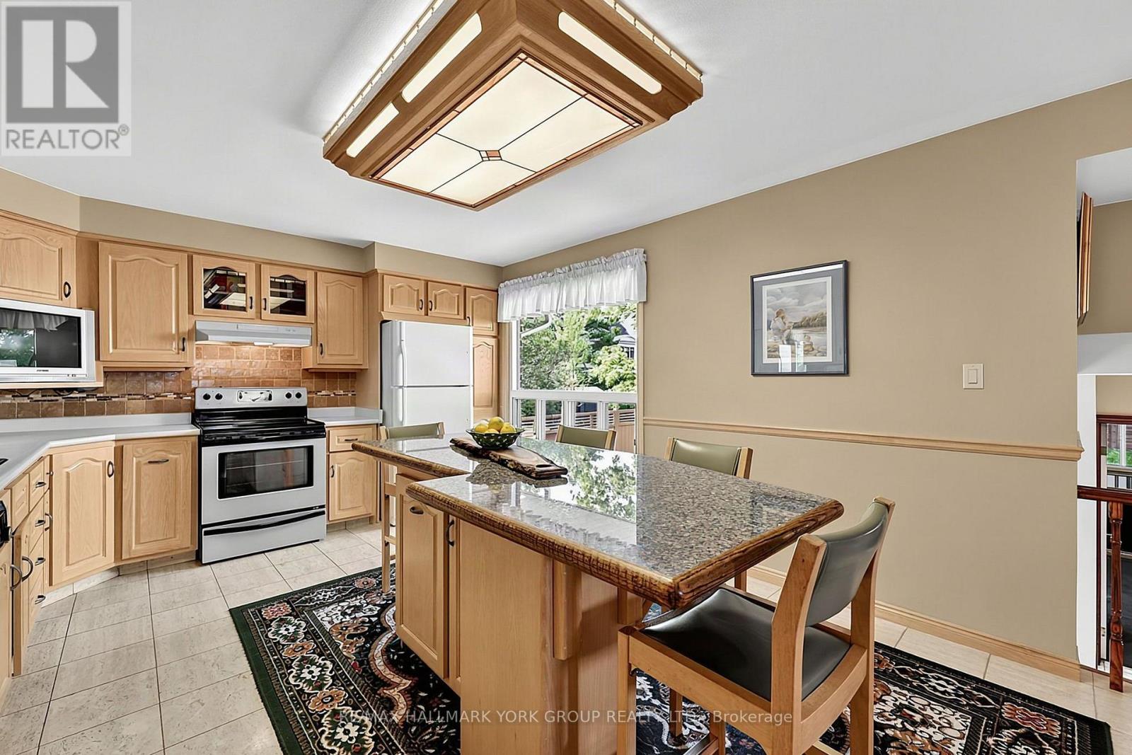 80 Fairway Drive, Aurora, Ontario  L4G 2H4 - Photo 10 - N13724854