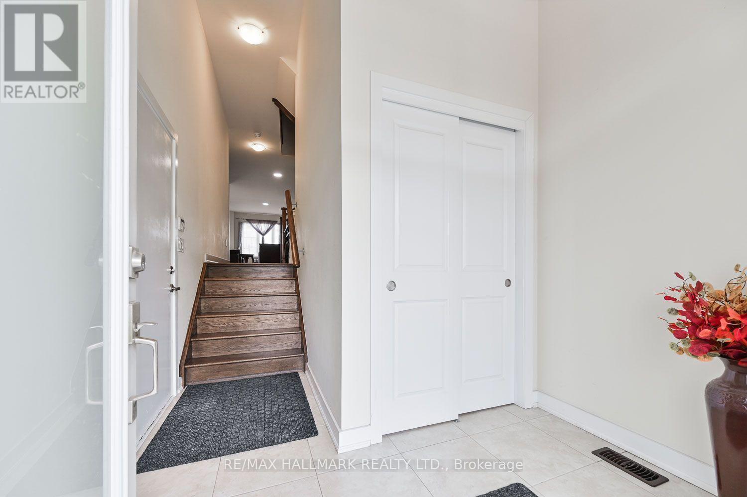 41 Anchusa Drive, Richmond Hill, Ontario  L4E 5B6 - Photo 4 - N13724914