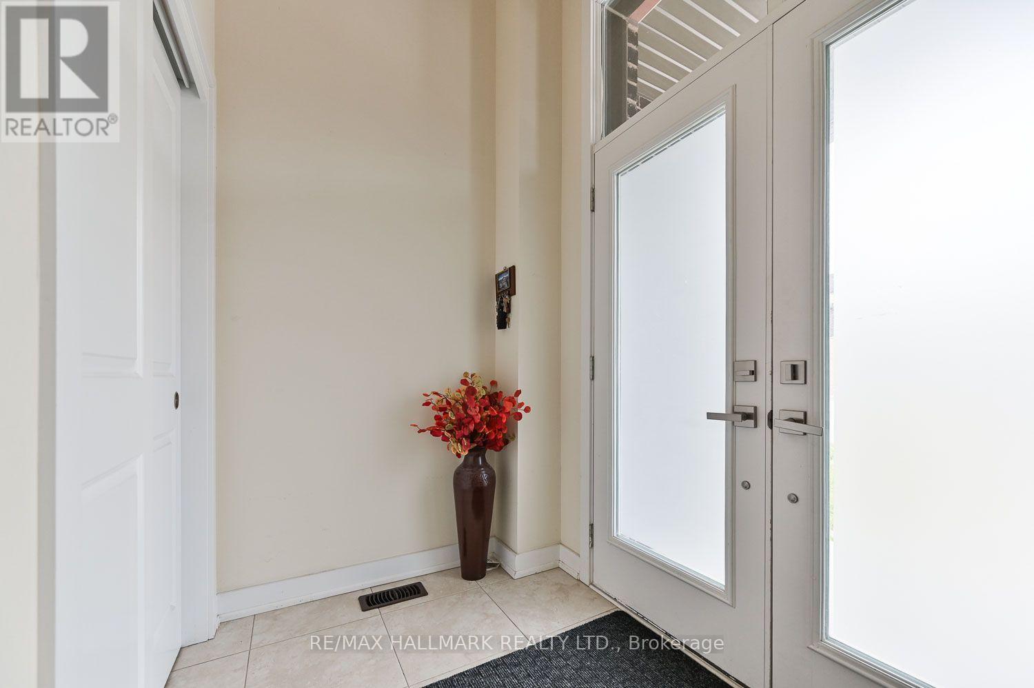 41 Anchusa Drive, Richmond Hill, Ontario  L4E 5B6 - Photo 5 - N13724914