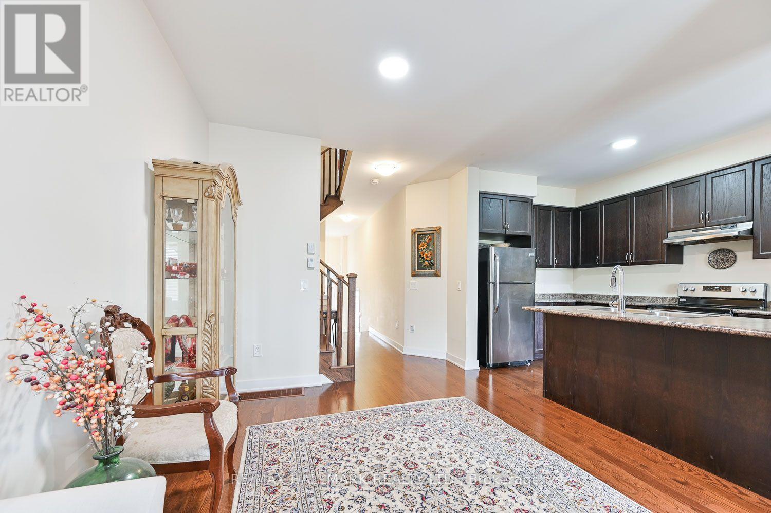 41 Anchusa Drive, Richmond Hill, Ontario  L4E 5B6 - Photo 9 - N13724914