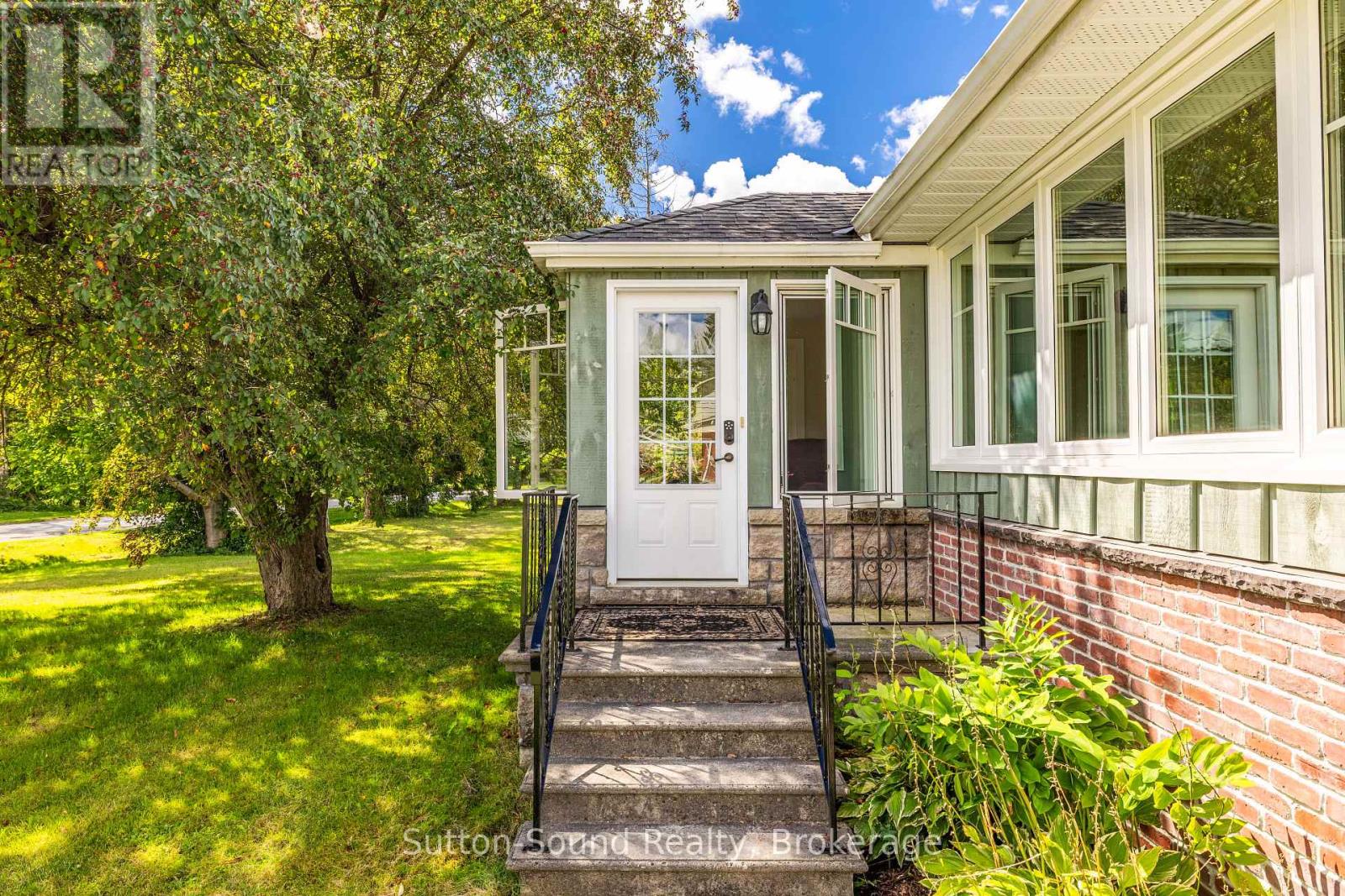 827 13th Street W, Georgian Bluffs, Ontario  N4K 6V5 - Photo 4 - X13720956