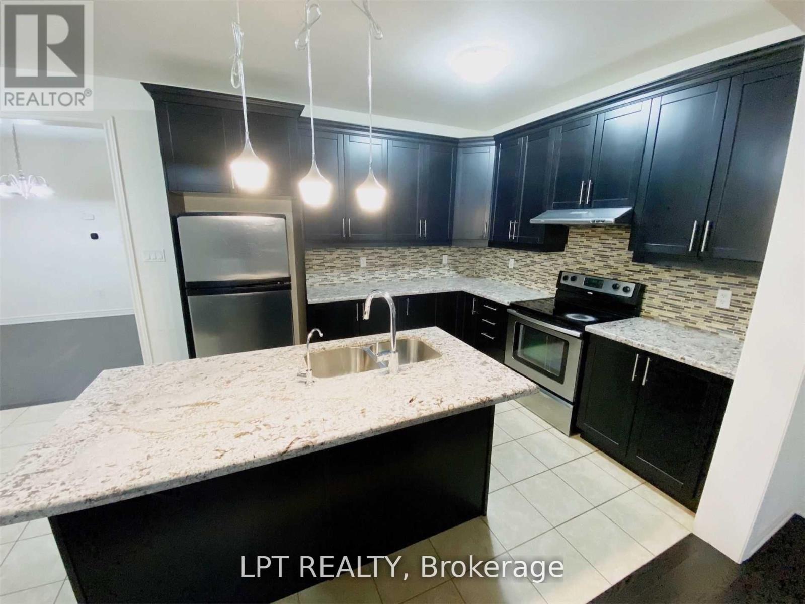 35 Humberstone Crescent, Brampton, Ontario  L7A 4C2 - Photo 5 - W13724896