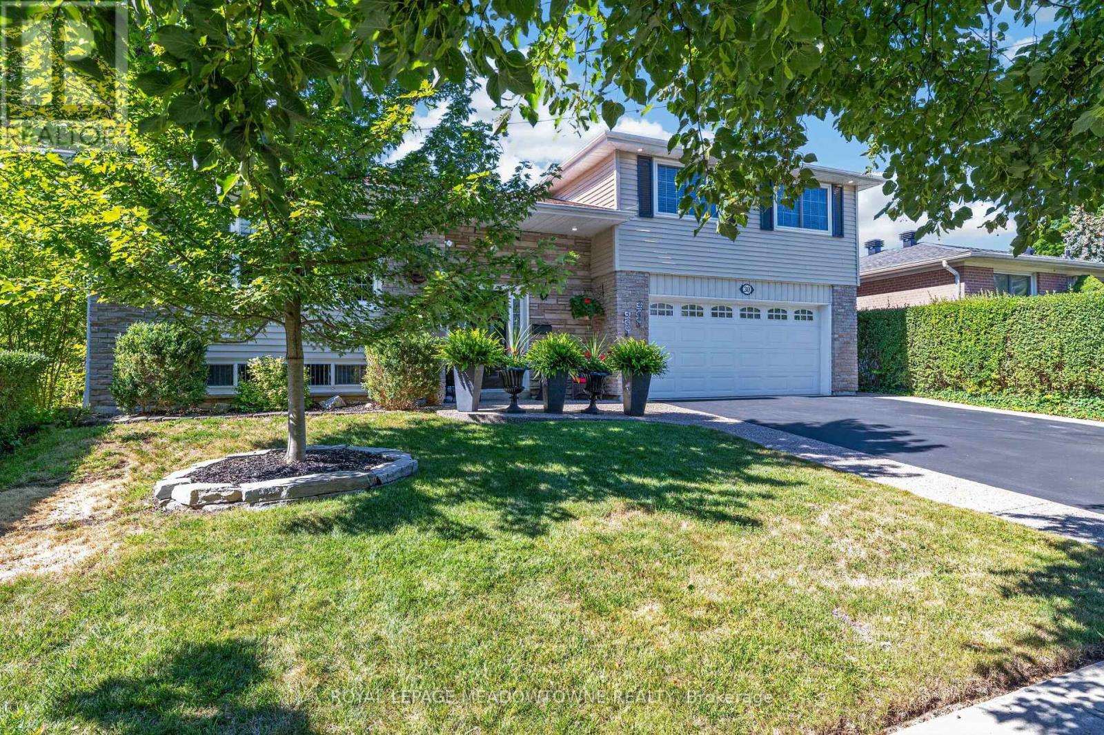 30 Metcalfe Court, Halton Hills, Ontario  L7G 4N9 - Photo 3 - W13724910