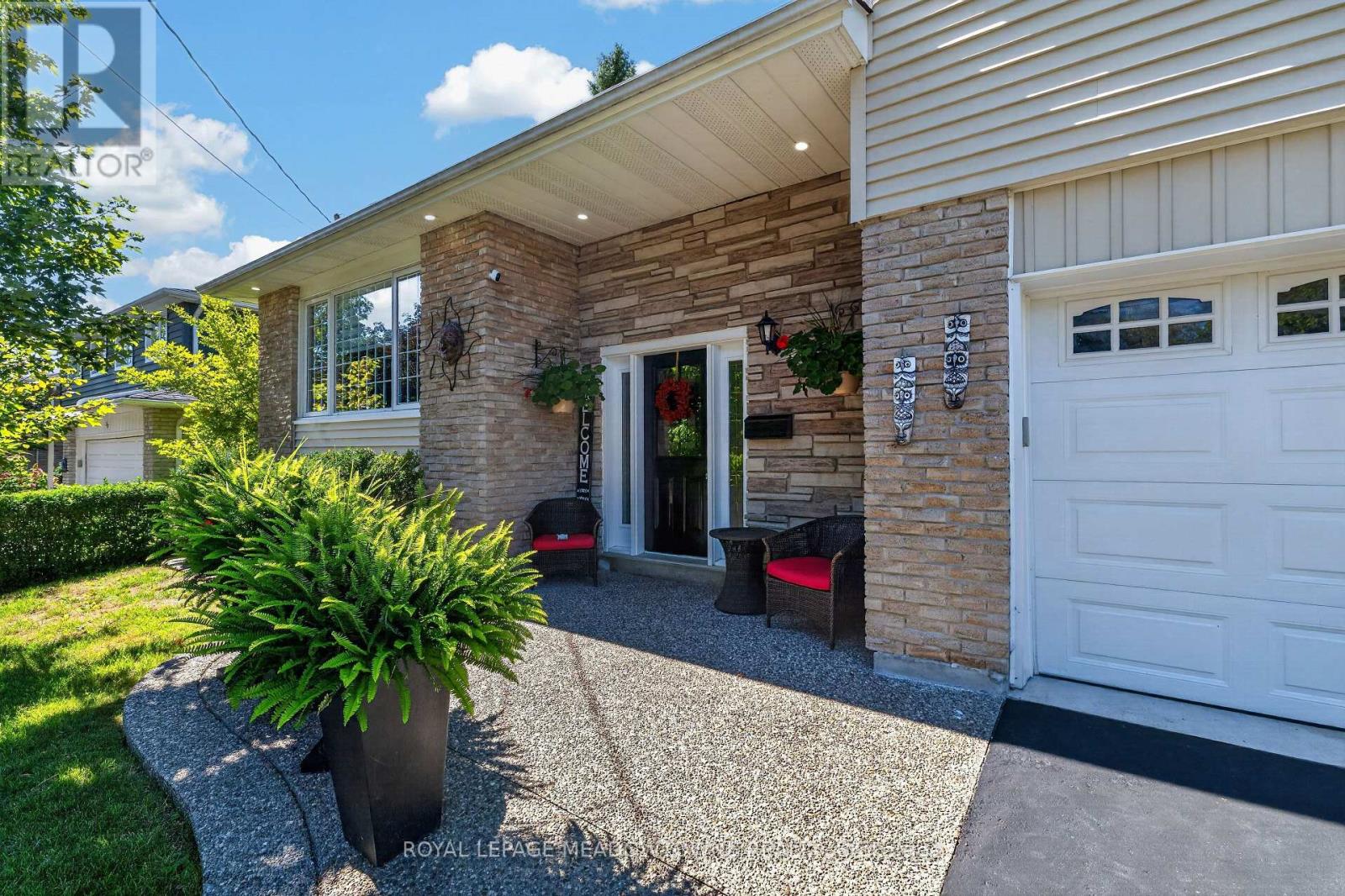 30 Metcalfe Court, Halton Hills, Ontario  L7G 4N9 - Photo 4 - W13724910
