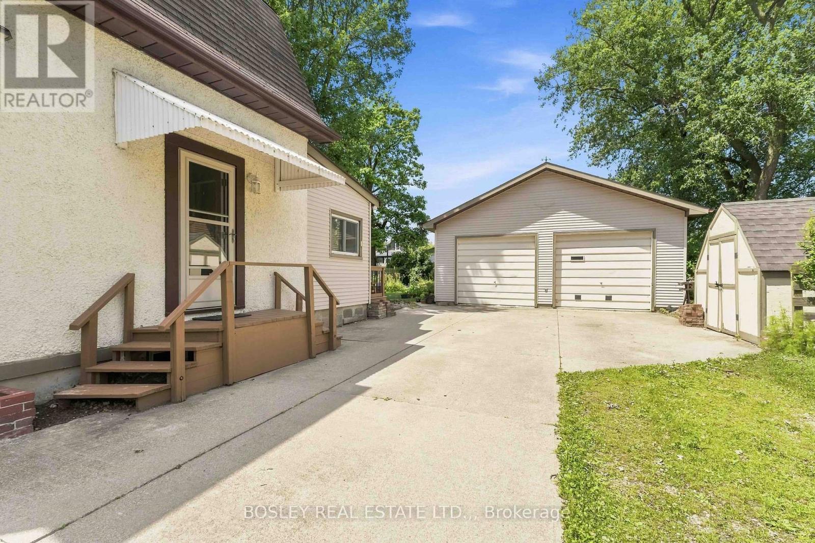 99 Welland Street N, Thorold, Ontario  L2V 2C3 - Photo 2 - X13570780
