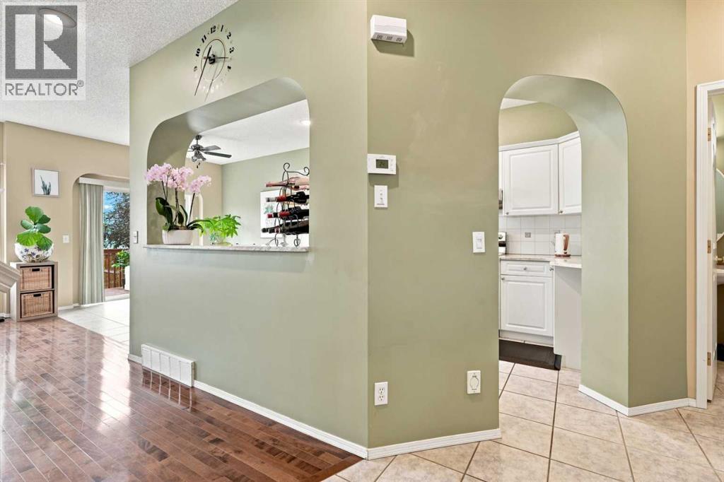 113 Rocky Ridge Point NW, Calgary, Alberta  T3G 4R5 - Photo 4 - A2340821