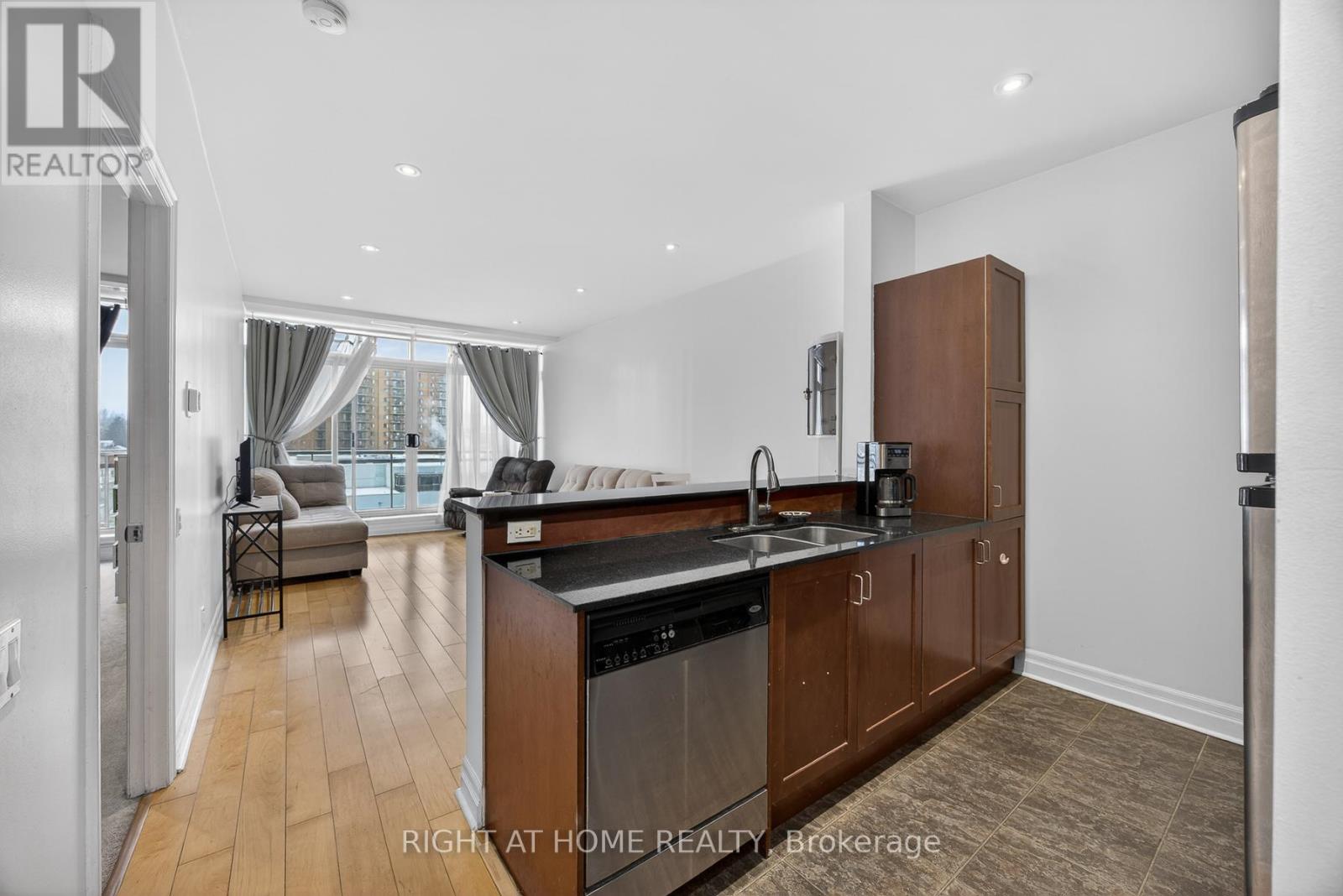 518 - 44 Bond Street W, Oshawa, Ontario  L1G 6R2 - Photo 14 - E13724956