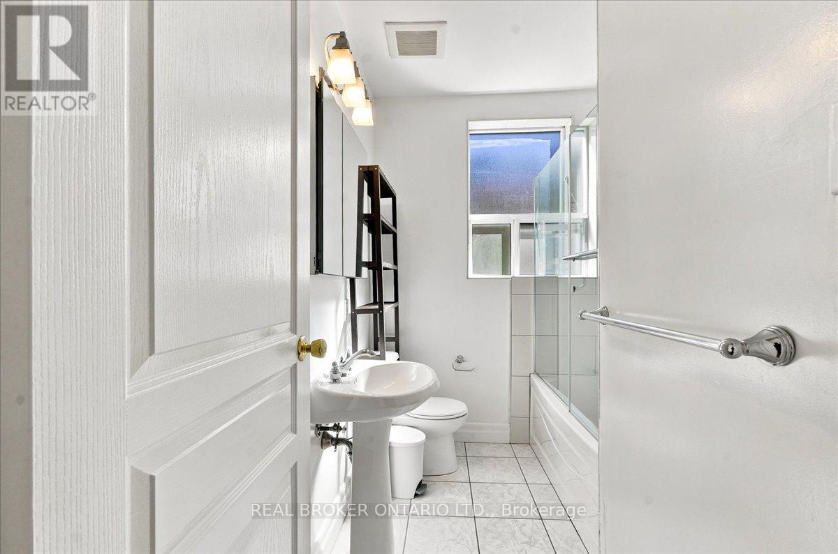 2 - 12 Foxbar Road, Toronto, Ontario M4V 2G6 - Photo 13 - C13707502