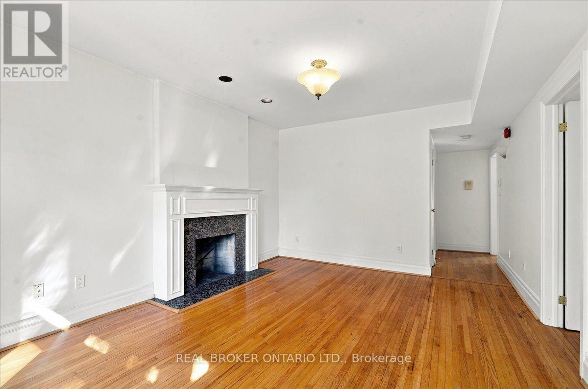 2 - 12 Foxbar Road, Toronto, Ontario M4V 2G6 - Photo 3 - C13707502