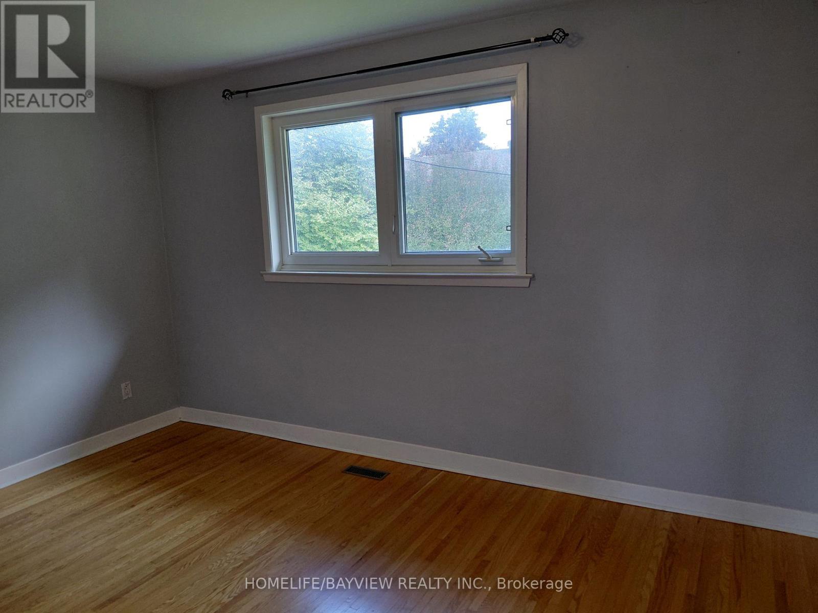 303 Millard(Main Level) Avenue, Newmarket, Ontario L3Y 1Z3 - Photo 11 - N13625018