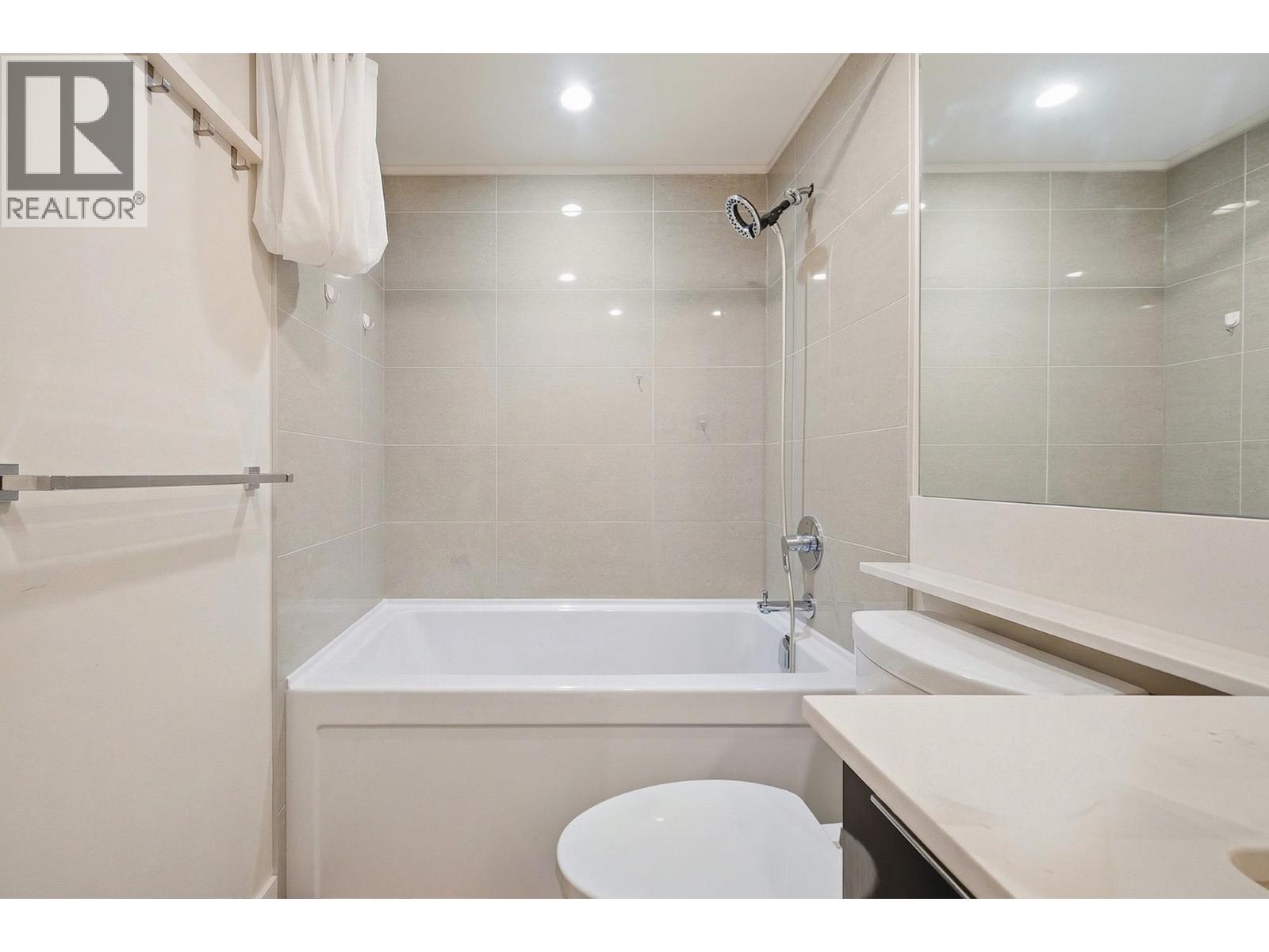 1403 3100 Windsor Gate, Coquitlam, British Columbia  V3B 0P3 - Photo 12 - R3145470