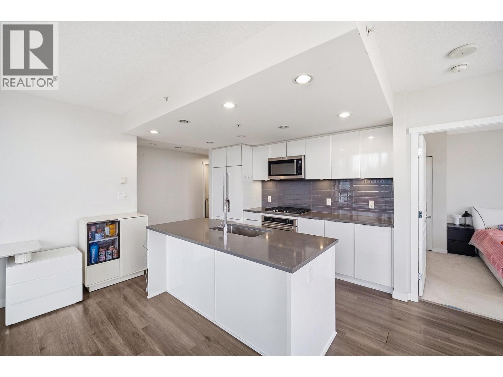 1403 3100 Windsor Gate, Coquitlam, British Columbia  V3B 0P3 - Photo 4 - R3145470