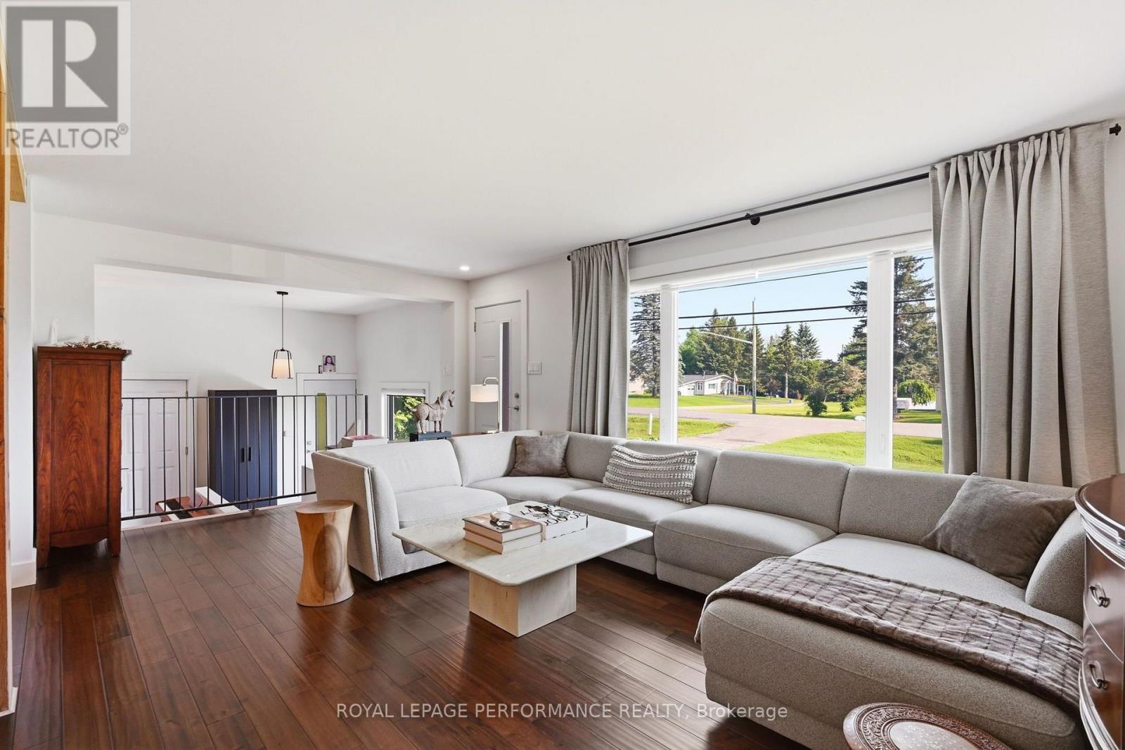 3786 Front Road, Hawkesbury, Ontario  K6A 2T4 - Photo 4 - X13552994