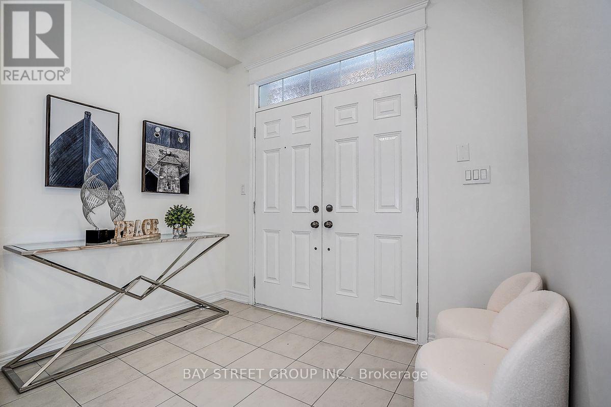 5 Blacksmith Trail W, East Gwillimbury, Ontario  L9N 0R4 - Photo 4 - N13725052