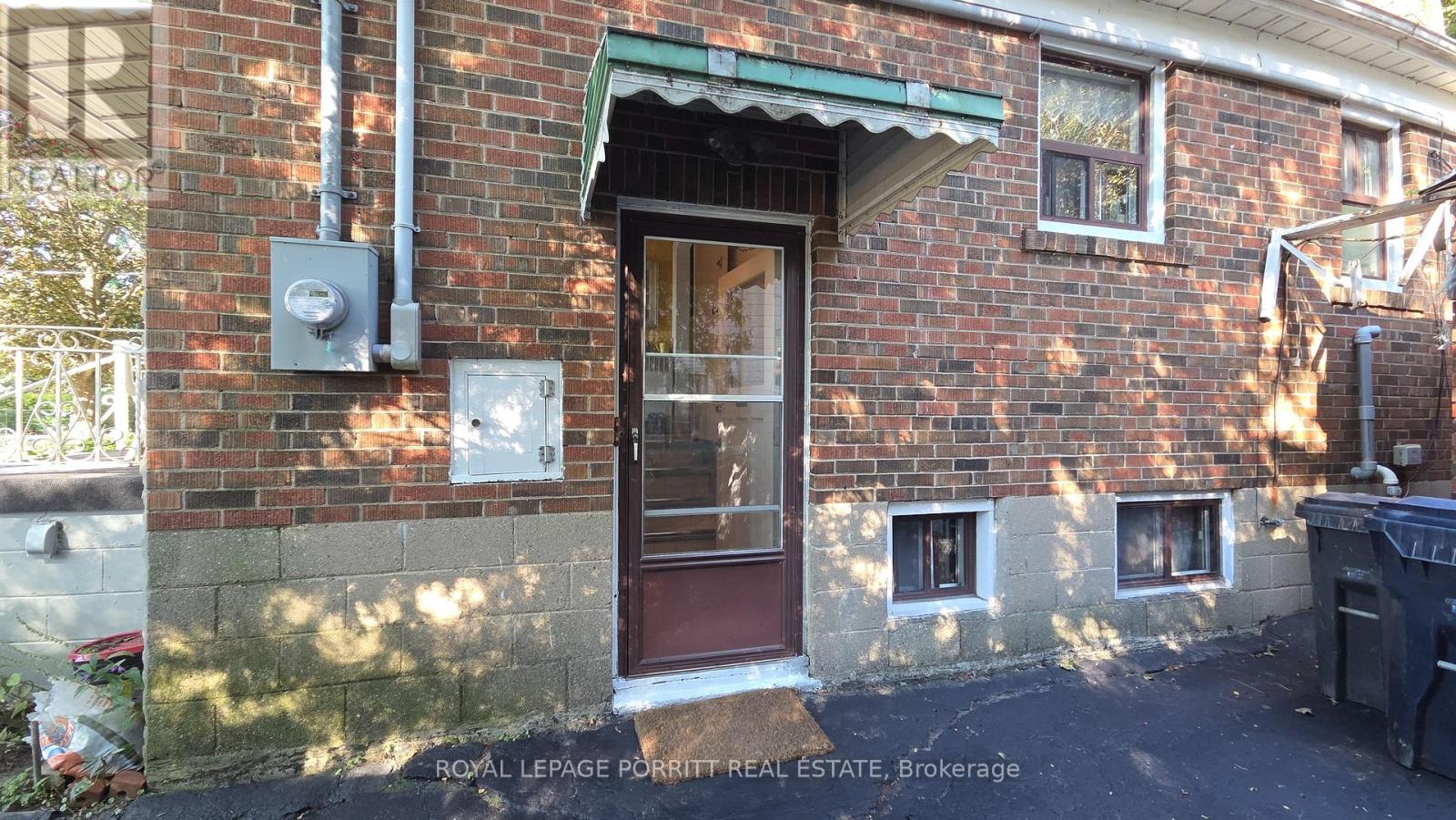 Lower - 8 Meaford Avenue, Toronto, Ontario  M8V 2H5 - Photo 2 - W13725004