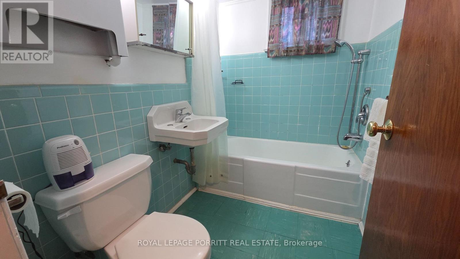 Lower - 8 Meaford Avenue, Toronto, Ontario  M8V 2H5 - Photo 9 - W13725004