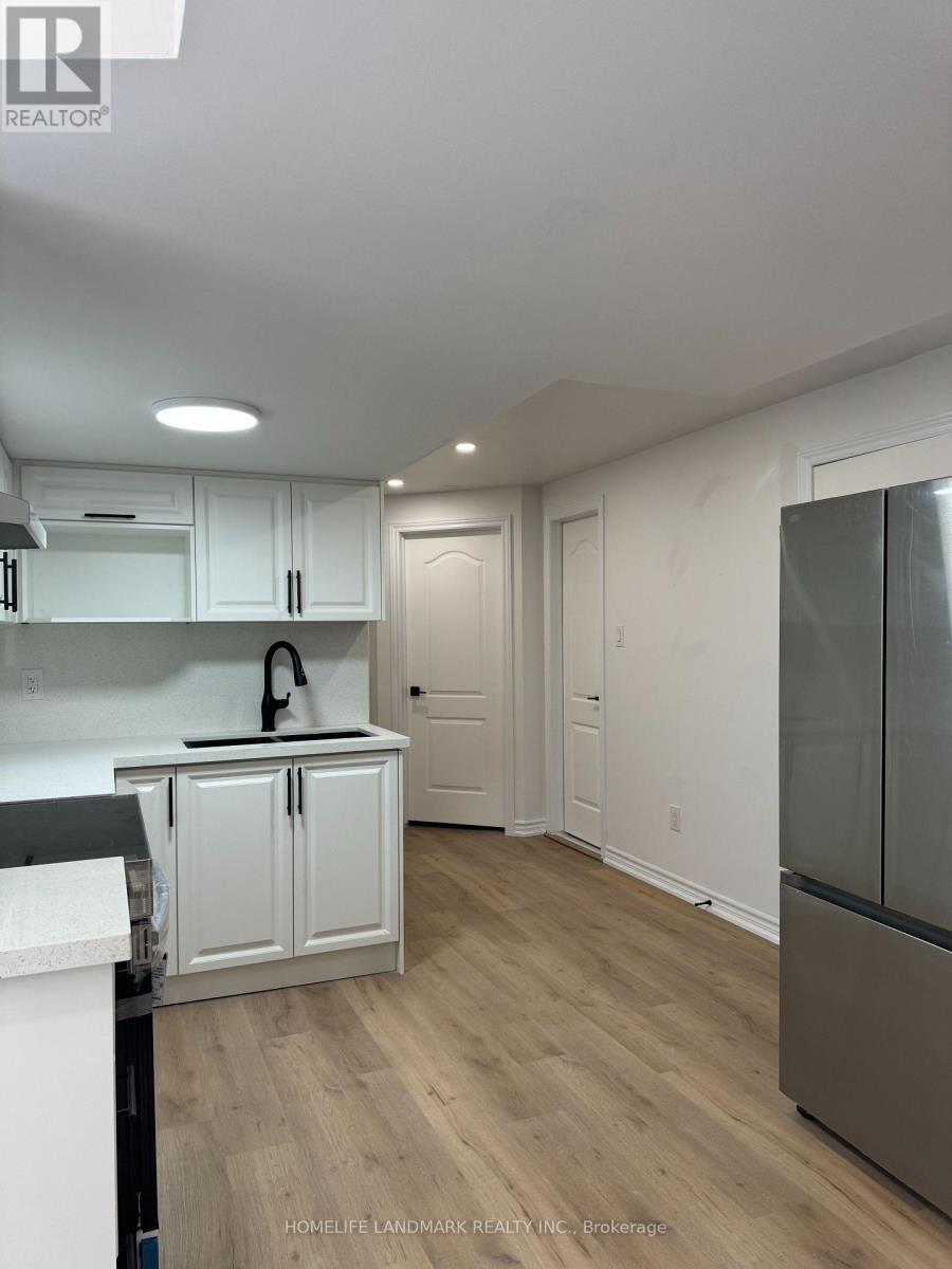 37 Seahorse Avenue W, Brampton, Ontario  L6V 4N7 - Photo 2 - W13725018