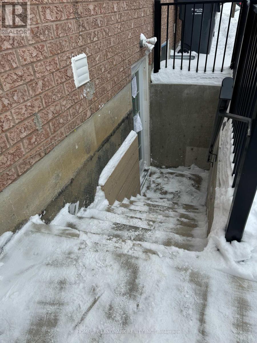 37 Seahorse Avenue W, Brampton, Ontario  L6V 4N7 - Photo 8 - W13725018