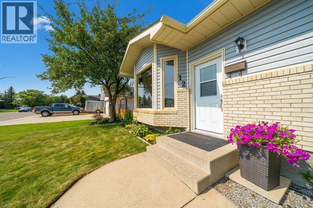 12 Swan Way SE, Medicine Hat, Alberta  T1B 4A7 - Photo 4 - A2338890