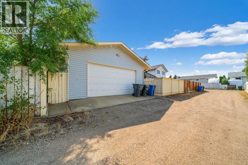 12 Swan Way SE, Medicine Hat, Alberta  T1B 4A7 - Photo 38 - A2338890
