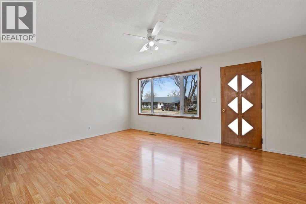321 3 Avenue E, Bow Island, Alberta  T0K 0G0 - Photo 6 - A2325212