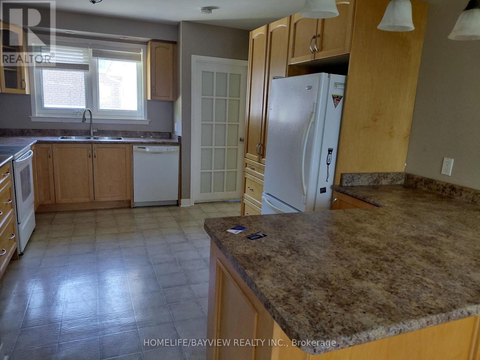 303 Millard(Main Level) Avenue, Newmarket, Ontario  L3Y 1Z3 - Photo 9 - N13625018
