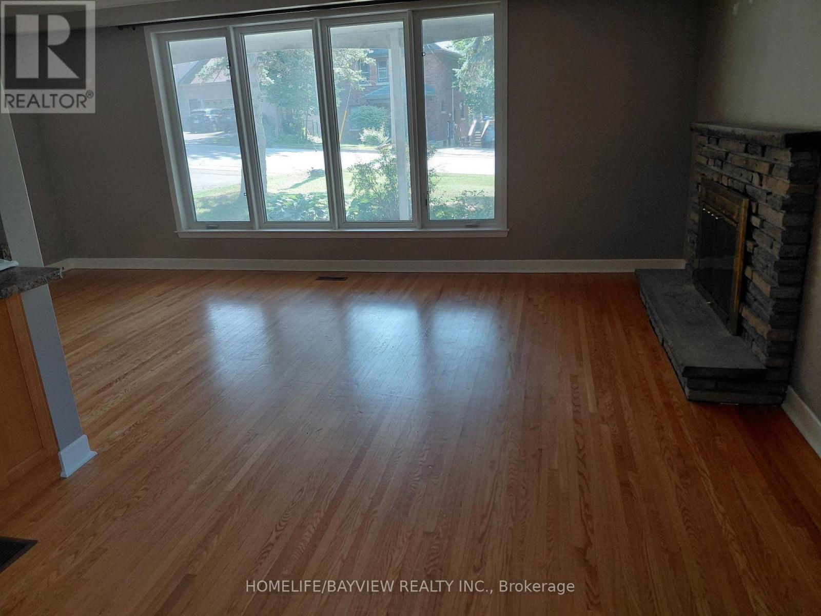 303 Millard(Main Level) Avenue, Newmarket, Ontario  L3Y 1Z3 - Photo 8 - N13625018