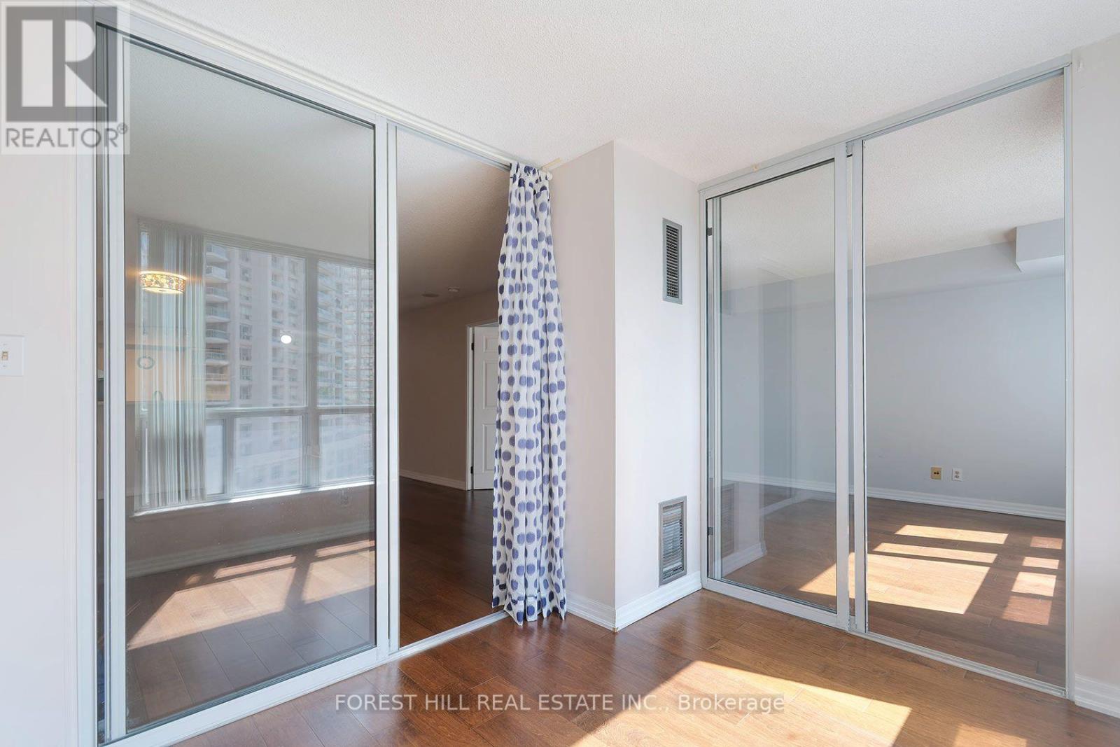 1303 - 24 Wellesley Street W, Toronto, Ontario  M4Y 2X6 - Photo 23 - C13708210