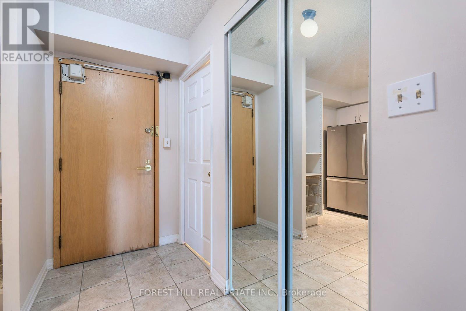 1303 - 24 Wellesley Street W, Toronto, Ontario  M4Y 2X6 - Photo 8 - C13708210