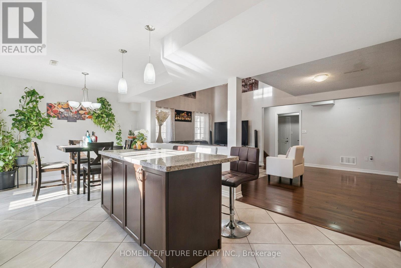 2048 Mcneil Street, Innisfil, Ontario  L9S 0H8 - Photo 10 - N13725080