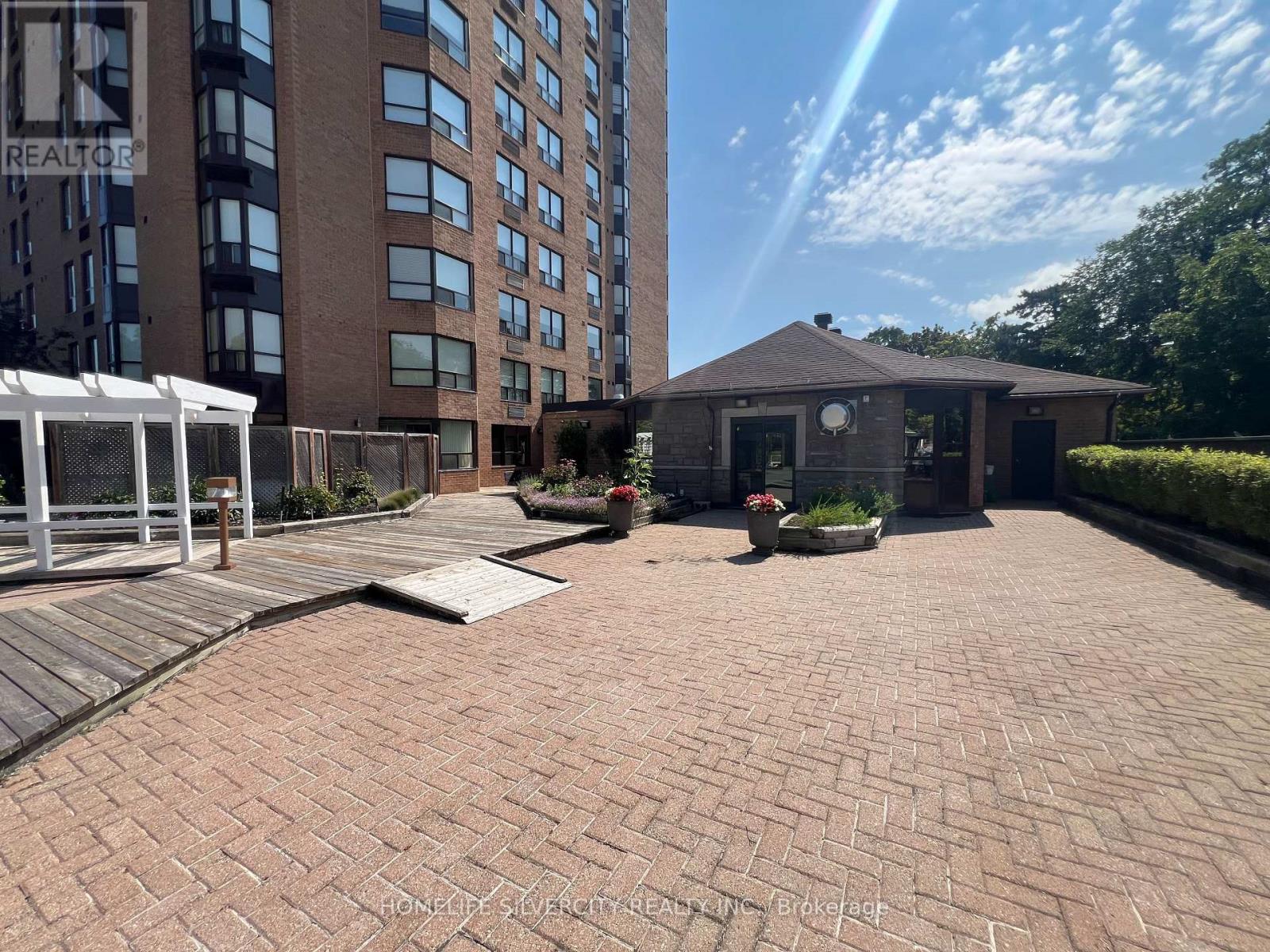1002 - 58 Church Street E, Brampton, Ontario  L6V 4A8 - Photo 5 - W13724068