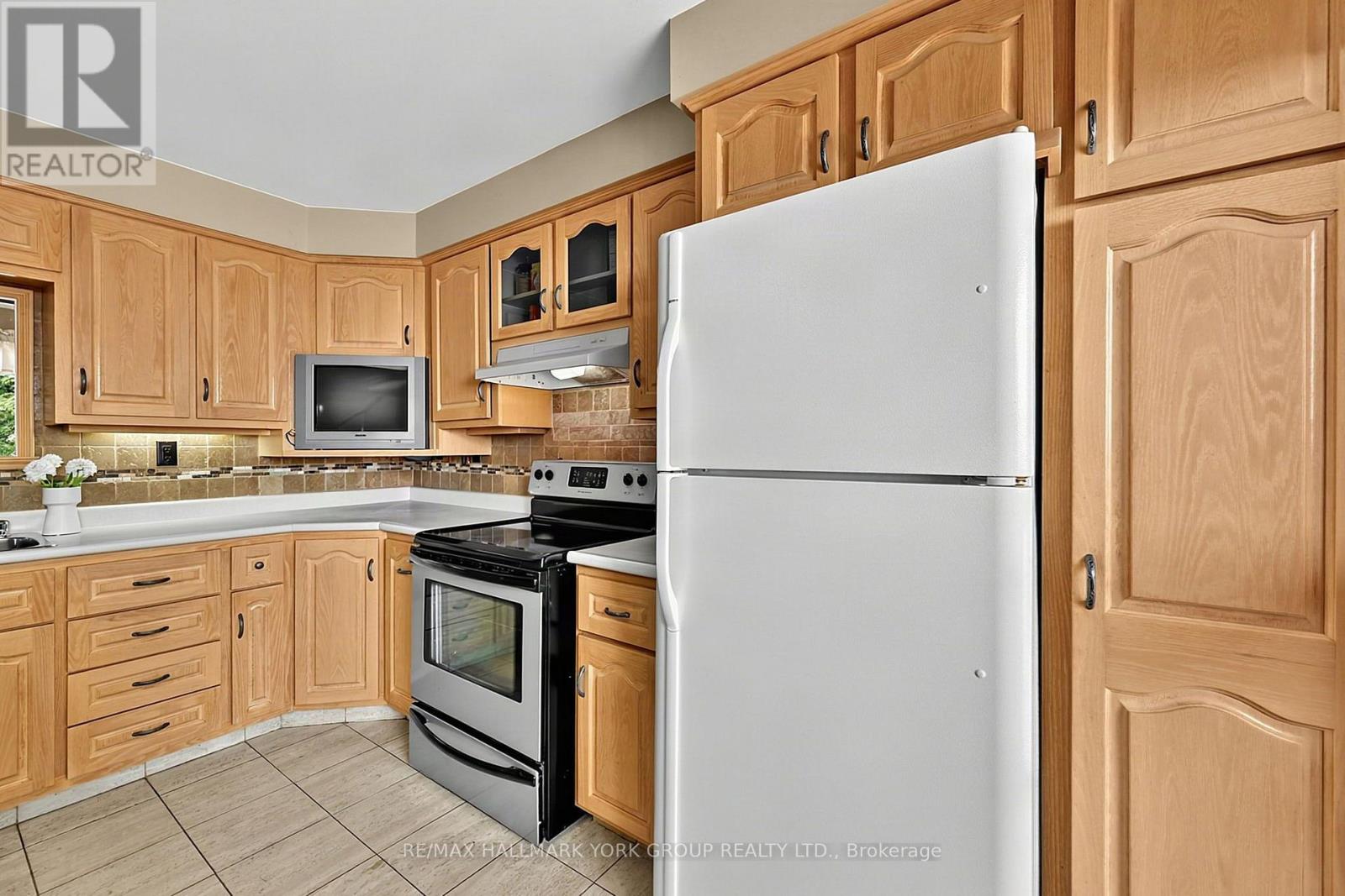 80 Fairway Drive, Aurora, Ontario  L4G 2H4 - Photo 10 - N13724854