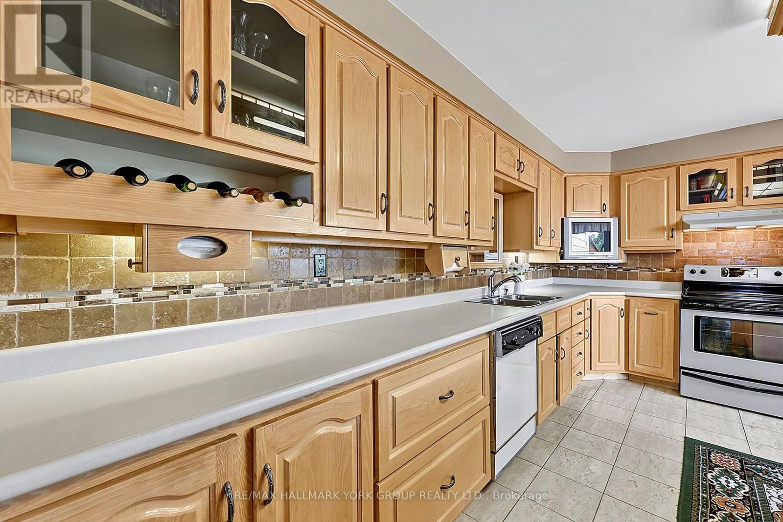 80 Fairway Drive, Aurora, Ontario  L4G 2H4 - Photo 8 - N13724854