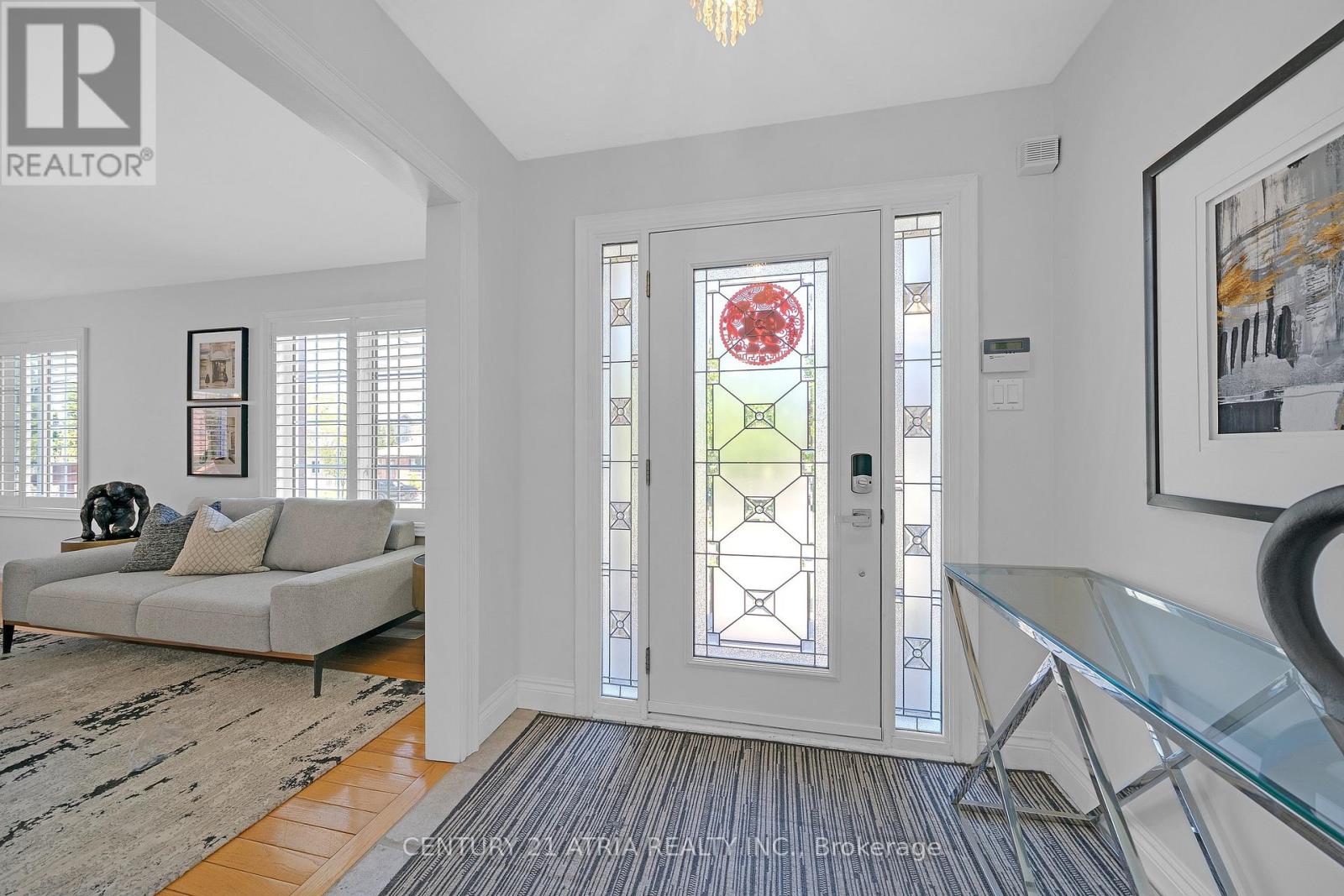543 Queens Drive, Toronto, Ontario  M6L 1M9 - Photo 6 - W13725130