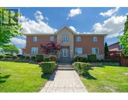543 QUEENS DRIVE, Toronto, Ontario